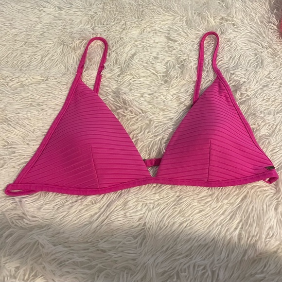 Rip Curl pink bikini top - Picture 1 of 4